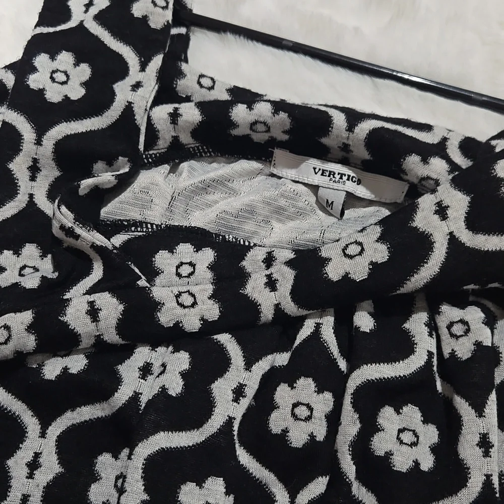 Vertigo Paris black and white sleeveless dress  size M